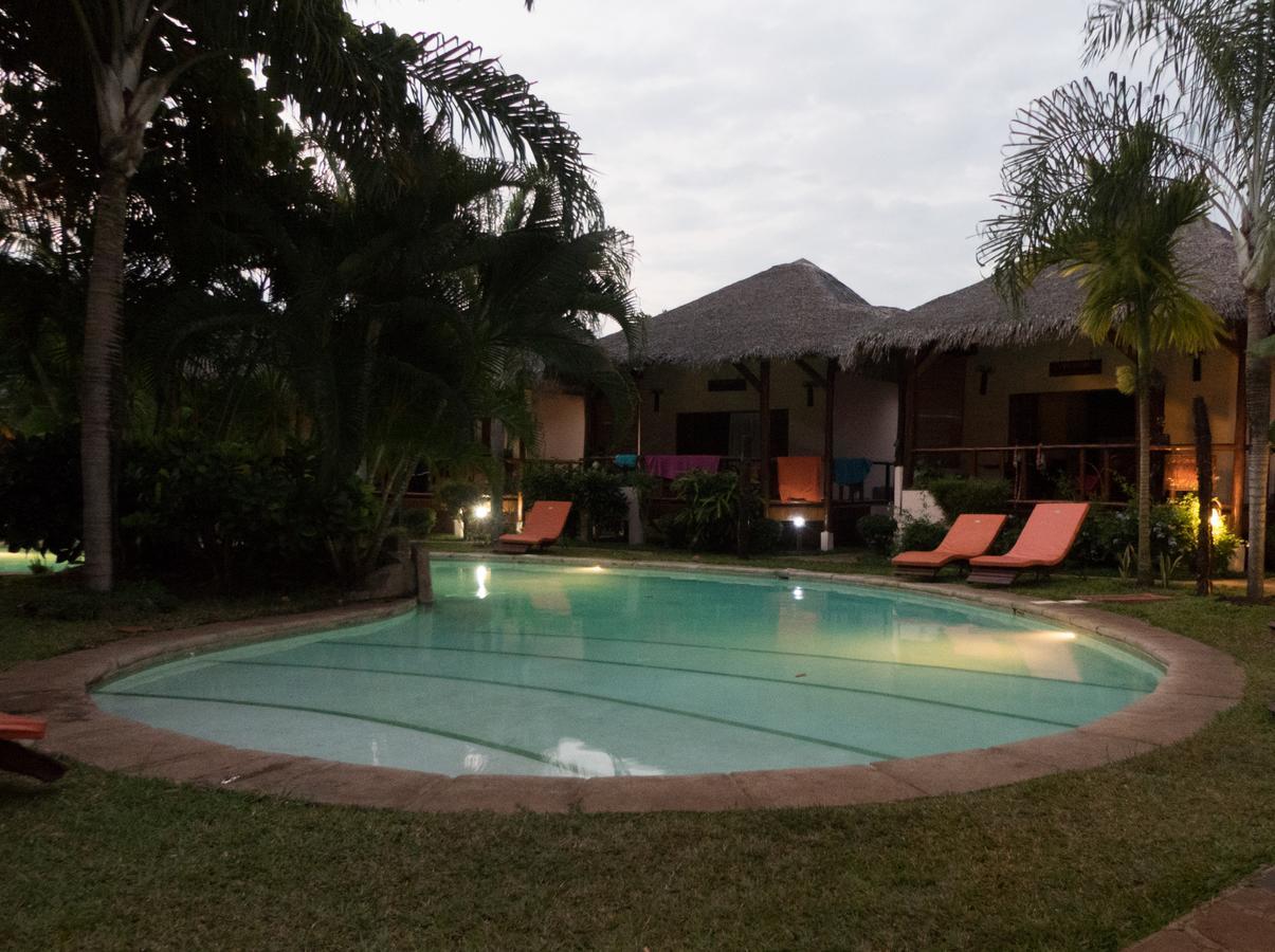 Le Zahir Lodge Ambatoloaka  Extérieur photo