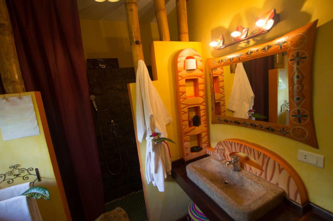 Le Zahir Lodge Ambatoloaka  Extérieur photo